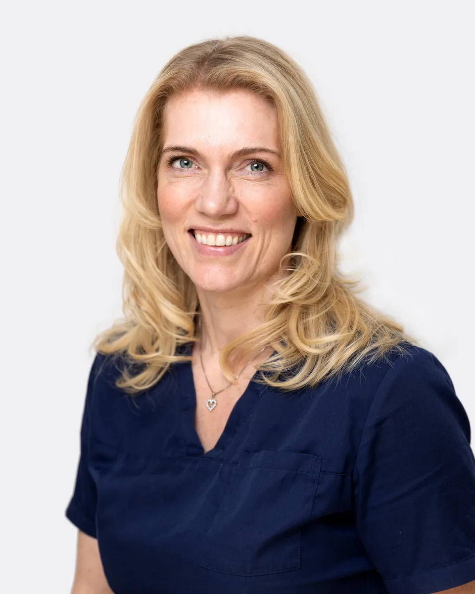 Klinikkleder og tannpleier Rita Einevoll ved Tannklinikken Dent